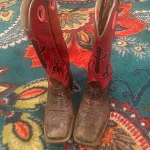 Ariat size 8.5 women’s cowboy boots